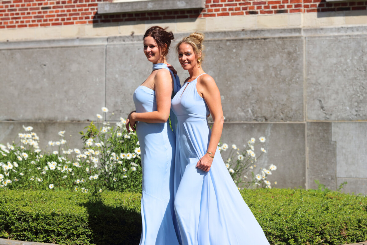 2 blauwe feestjurken