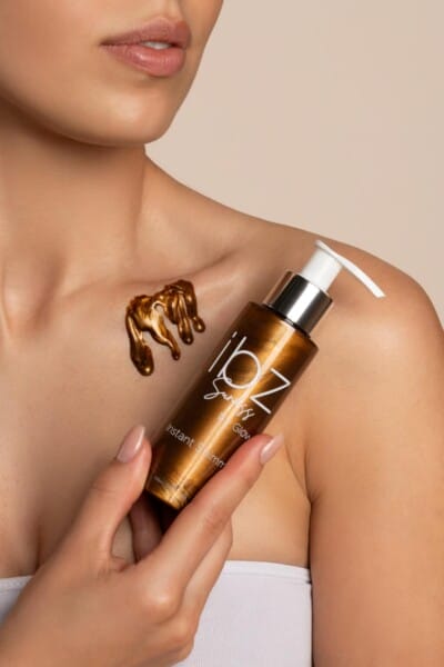 Alternative view of Instant shimmer oil