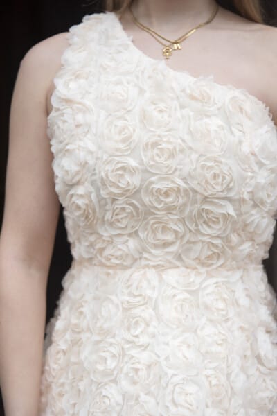 Alternative view of Lantana ecru